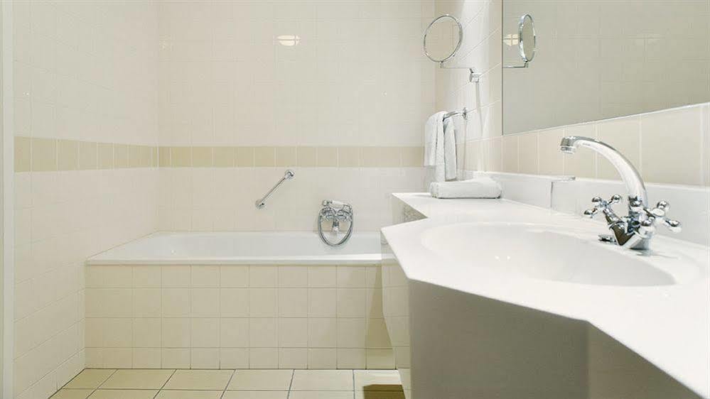 Hampshire Hotel - Newport Huizen Extérieur photo